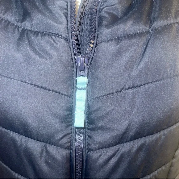 Abercrombie Navy Puffer Vest- size XS - Picture 6 of 7